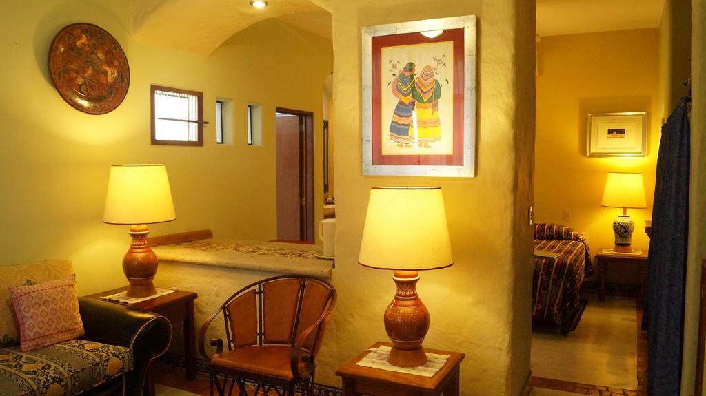 Casa De Las Flores Bed & Breakfast Tlaquepaque Bagian luar foto