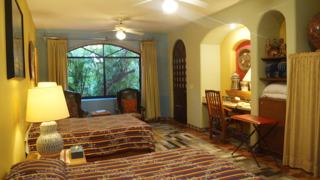 Casa De Las Flores Bed & Breakfast Tlaquepaque Bagian luar foto