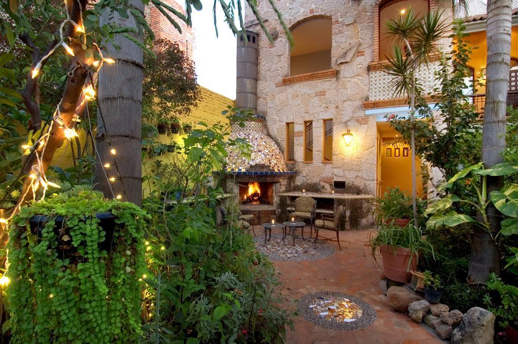 Casa De Las Flores Bed & Breakfast Tlaquepaque Bagian luar foto